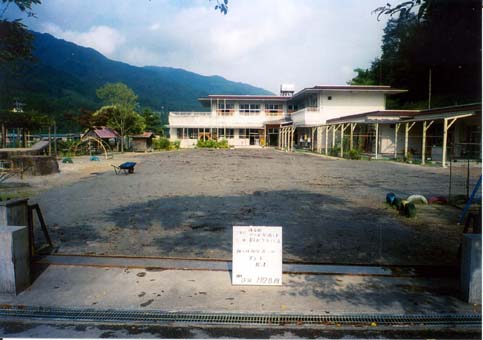 �~�J����